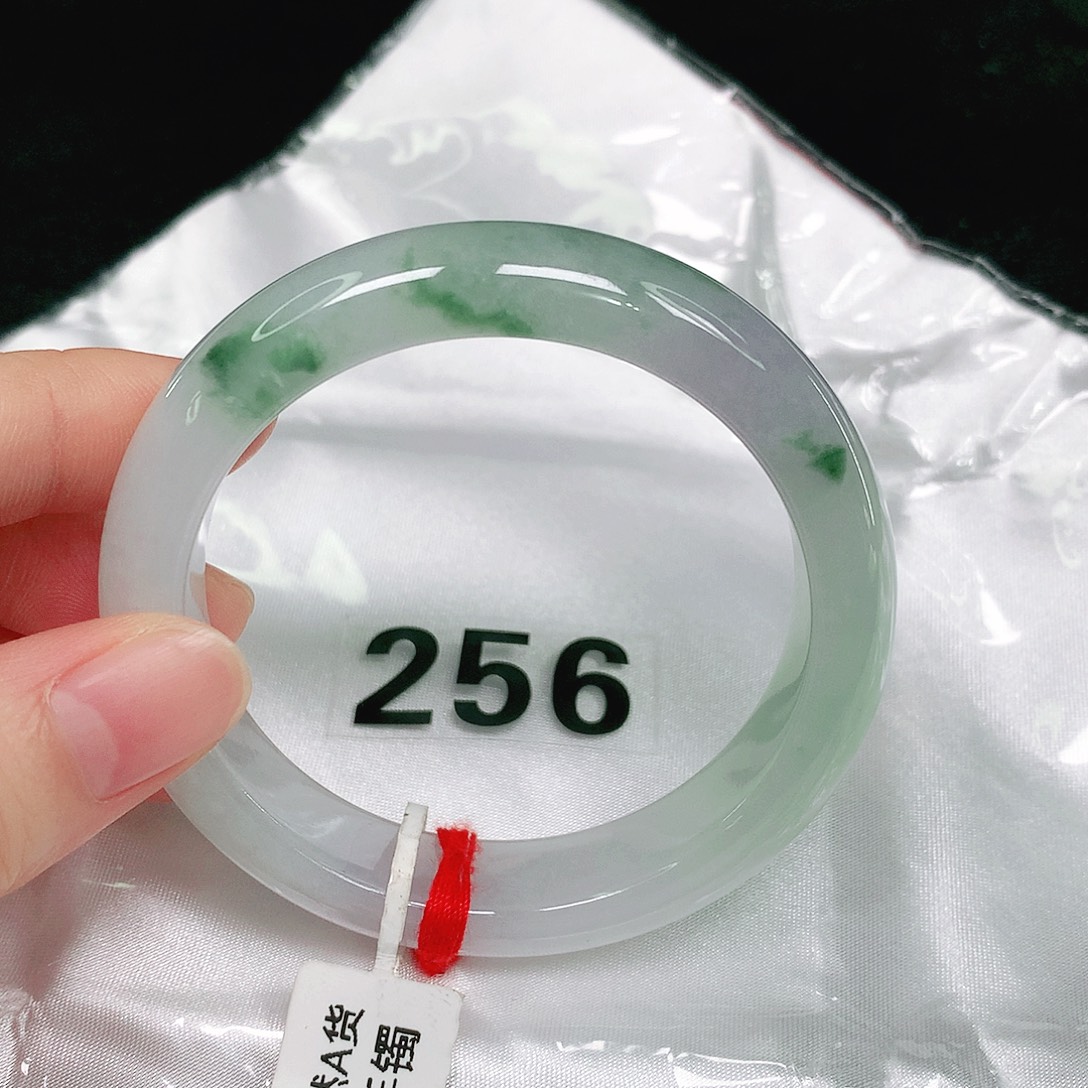 翡翠手镯未镶嵌翡翠手镯未镶嵌