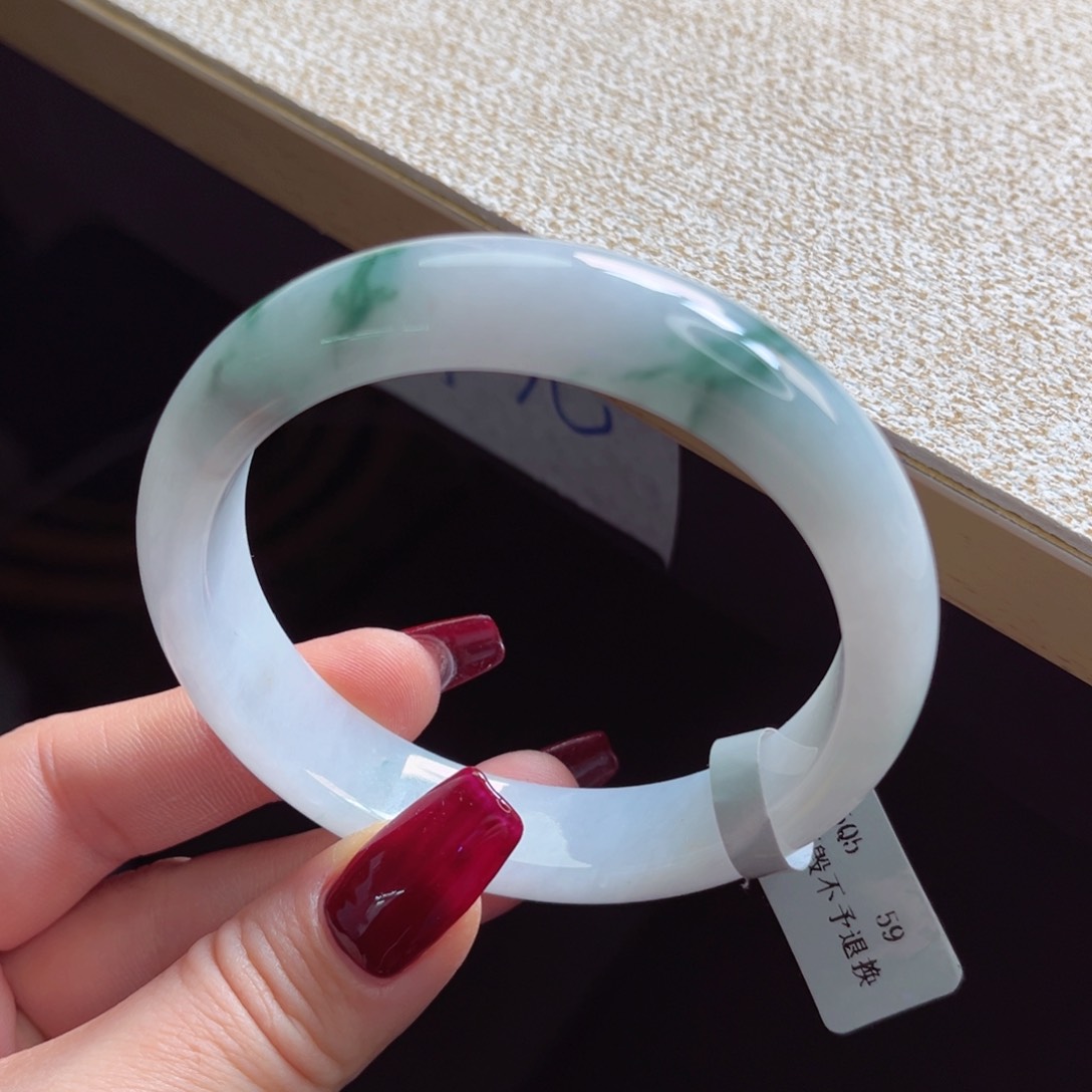 翡翠手镯未镶嵌手镯