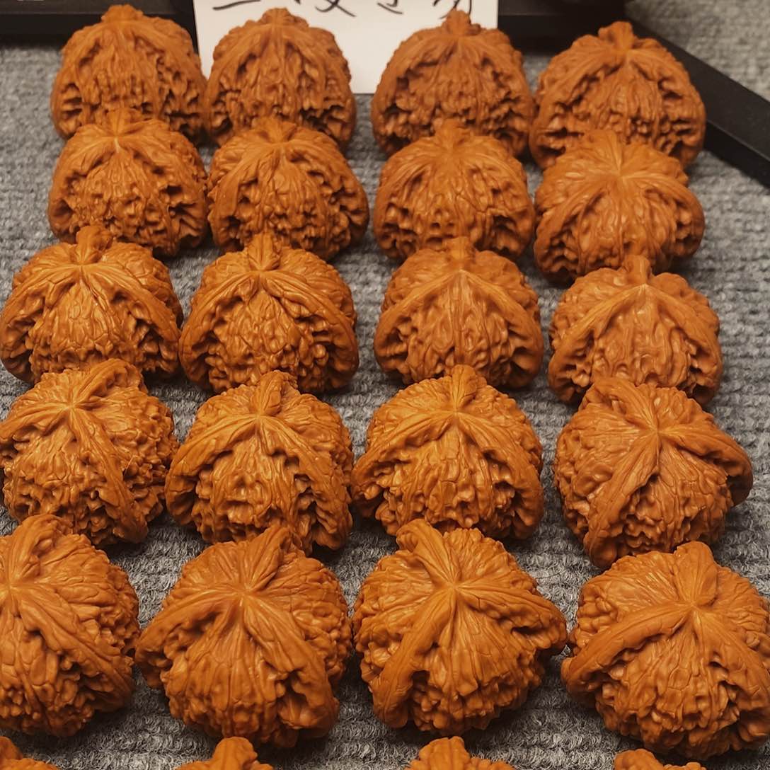 文玩核桃吊坠奔驰