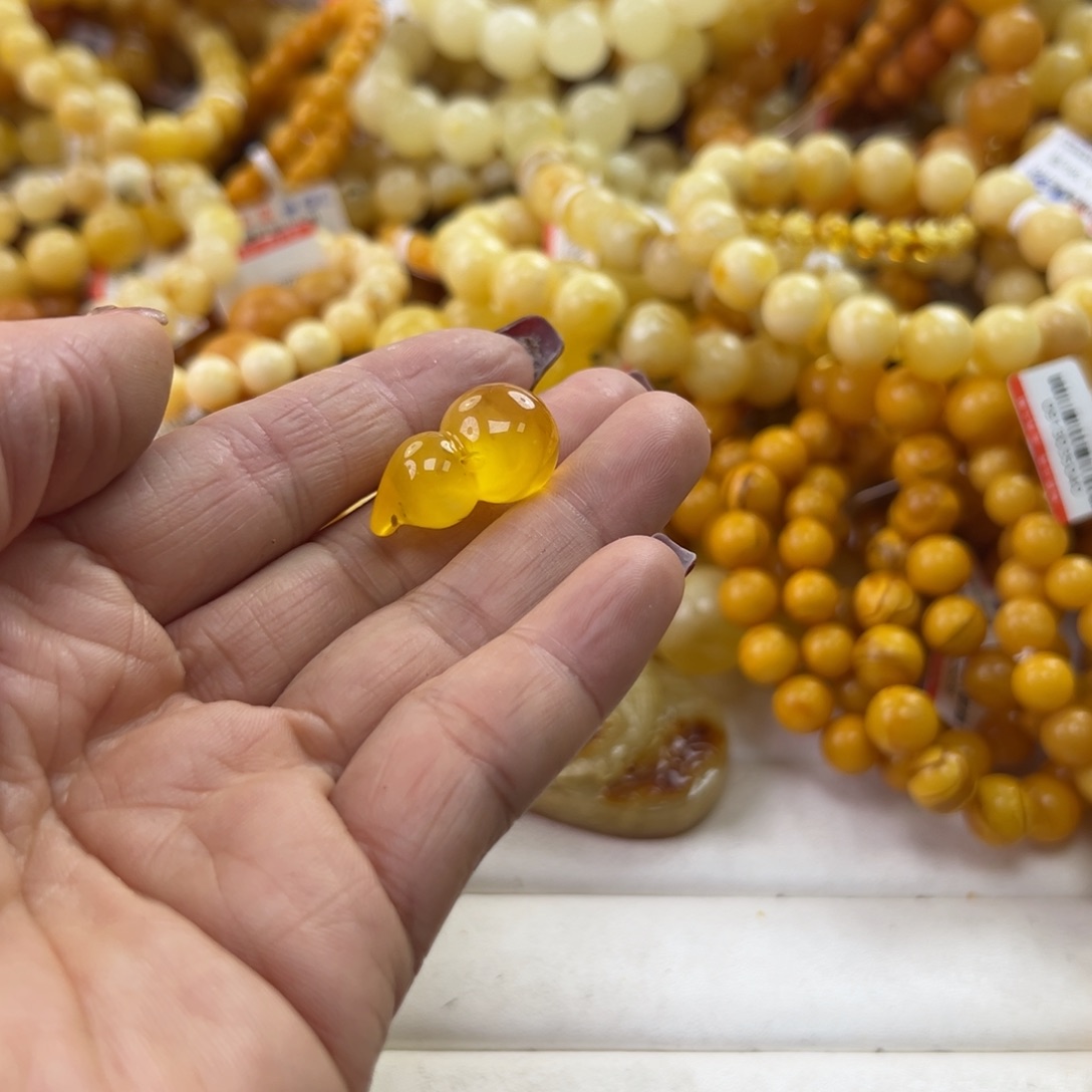 琥珀珠宝奇石未镶嵌