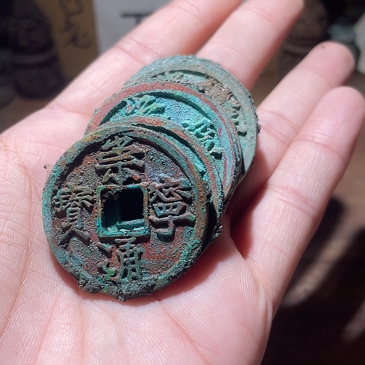泉***友纯银工艺品有限公司董事长的