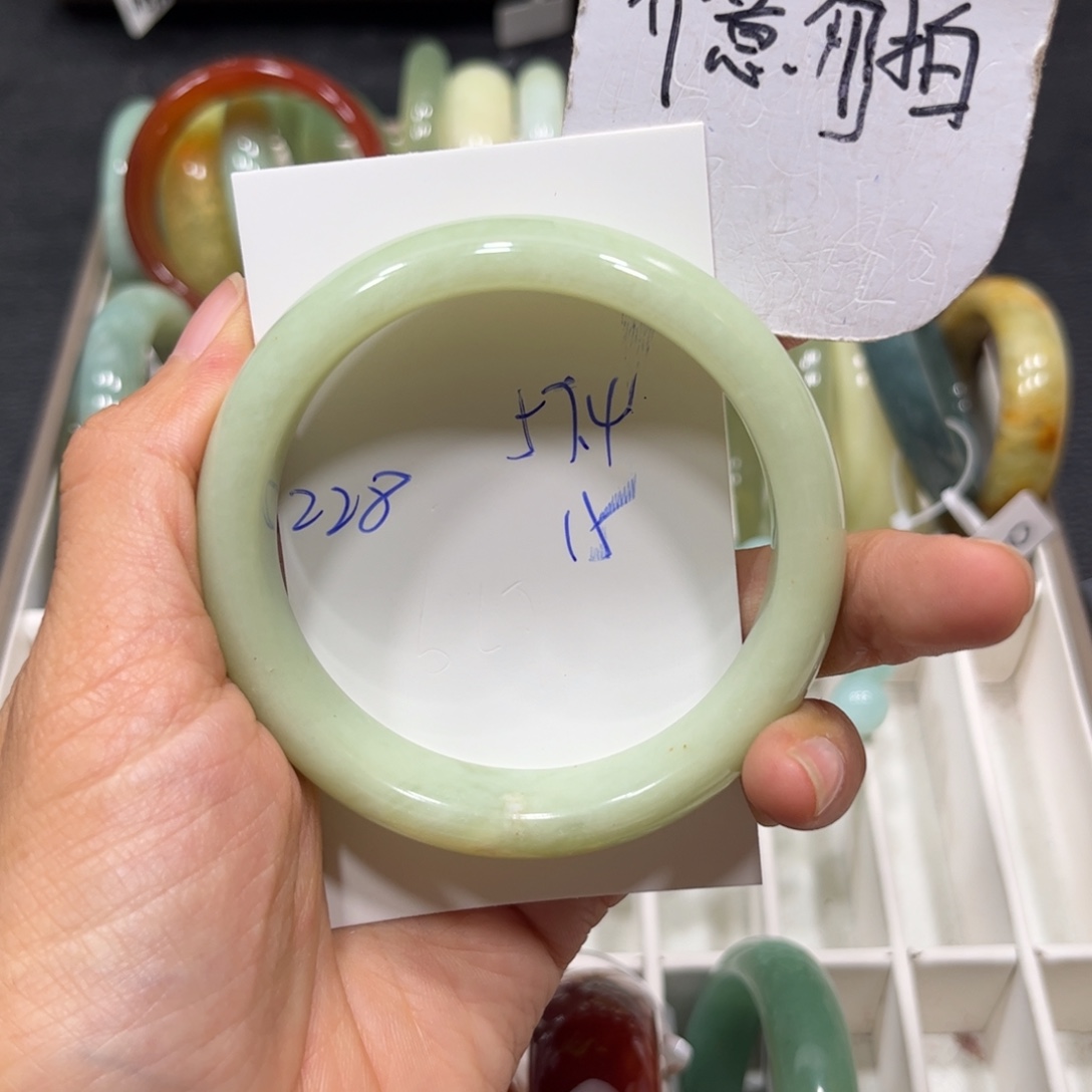 未镶嵌蛇纹石玉手镯