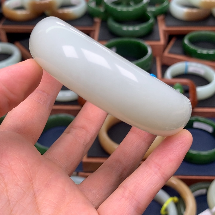 和田玉手镯5859圈口未镶嵌