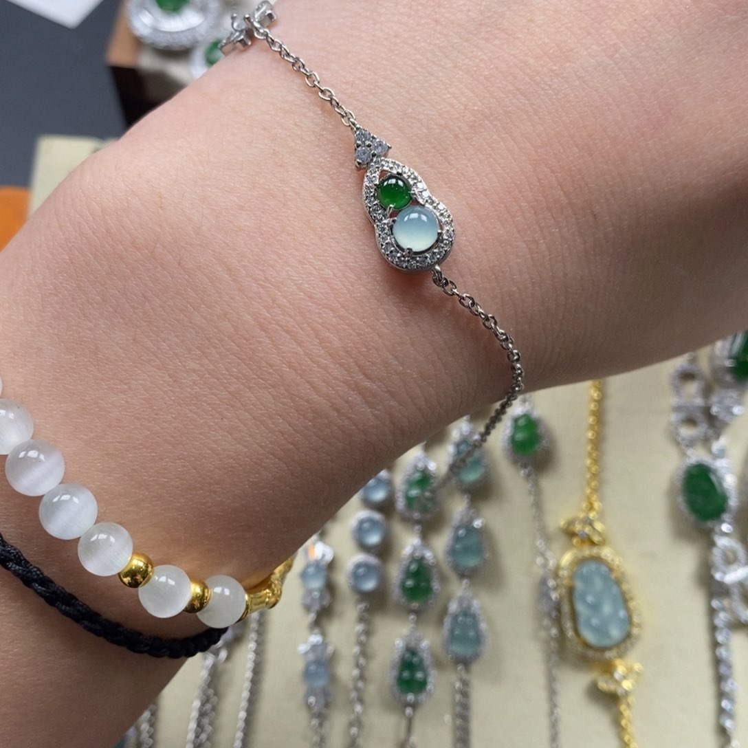 翡翠颈饰未镶嵌翡翠