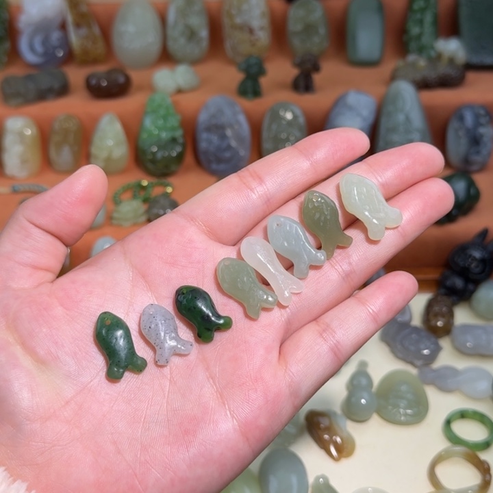 和田玉未镶嵌颈饰随机2个