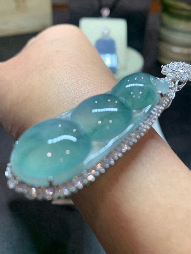 折后缅A翡翠18k真钻吊坠 超大冰飘花福豆 整63-21-15 裸47-17-8