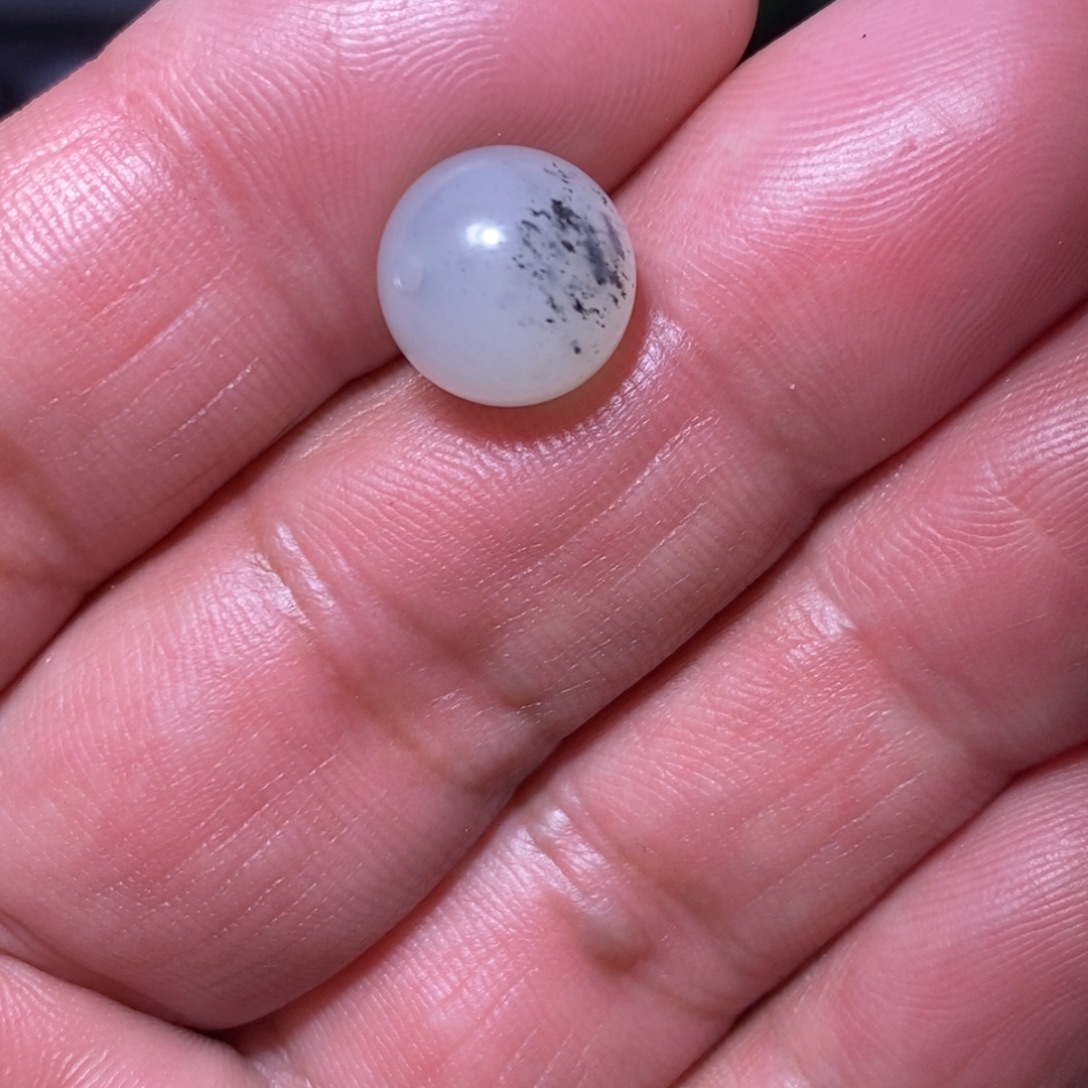 卡***.和田玉（糖玉）未镶嵌珠宝半成品