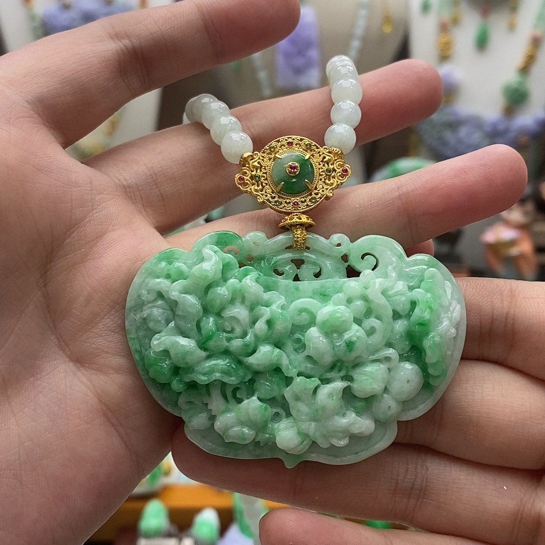 翡翠未镶嵌颈饰吊坠