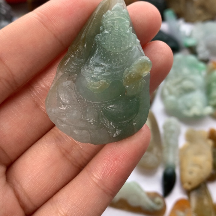 定制翡翠未镶嵌广**鹰翡翠