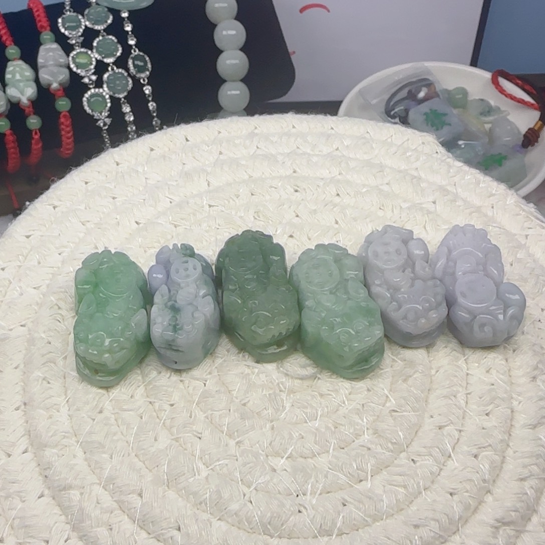 翡翠未镶嵌颈饰翡翠貔貅
