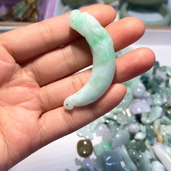 翡翠未镶嵌颈饰吊坠