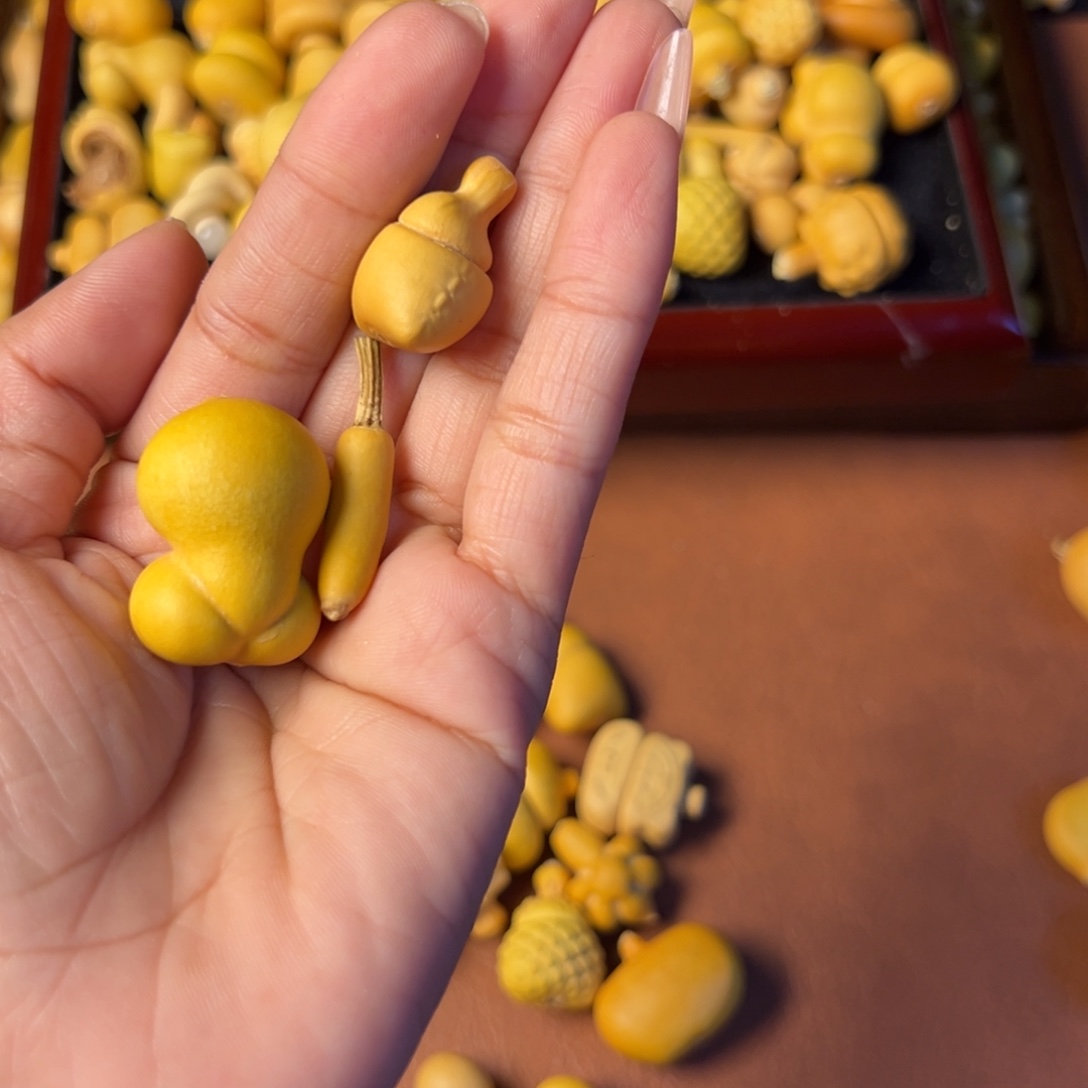 亲***亲大叶紫檀（黑酸枝木类）