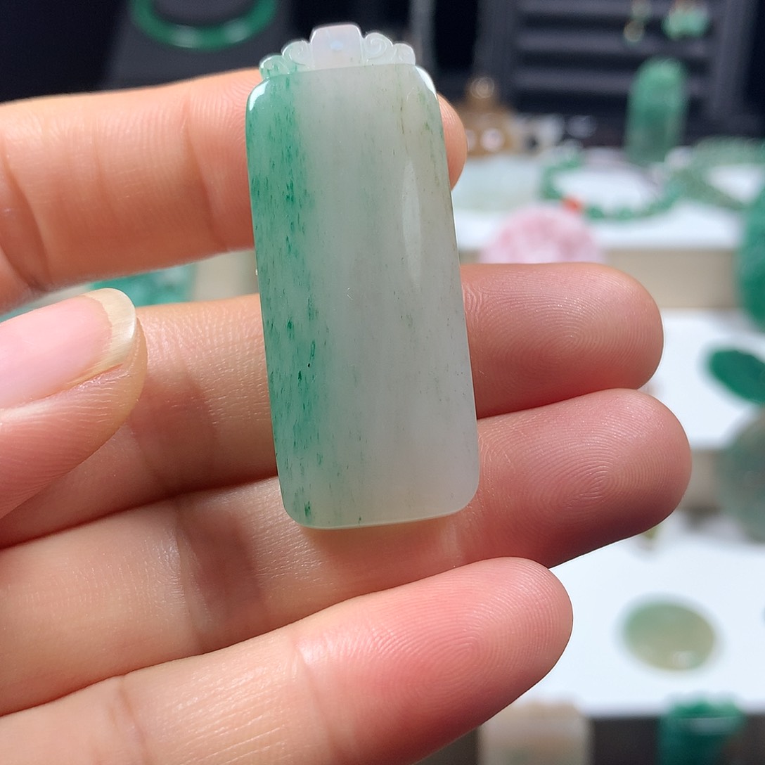 未镶嵌独山玉颈饰小**士