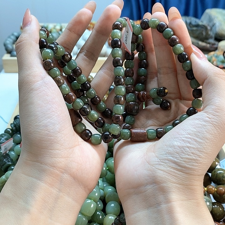 透闪石质玉108粒未镶嵌?****约