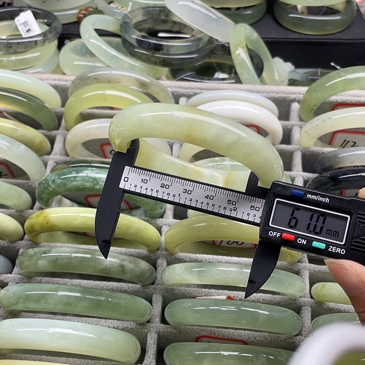 蛇纹石玉未镶嵌手镯116