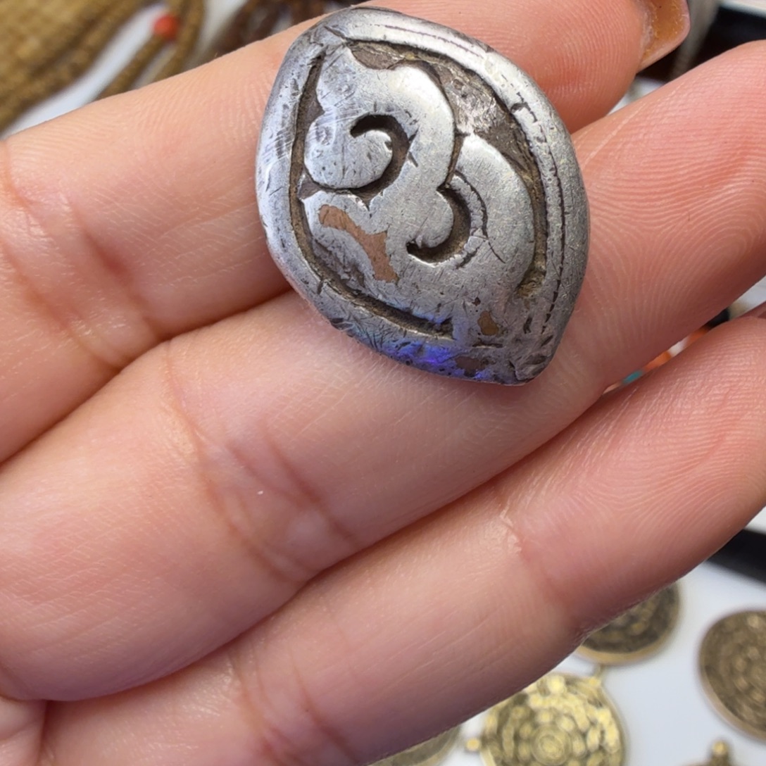 金属材质配件一个