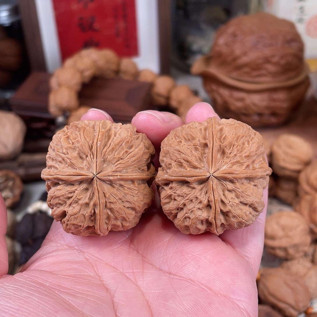 文玩核桃把件方世玉39尺