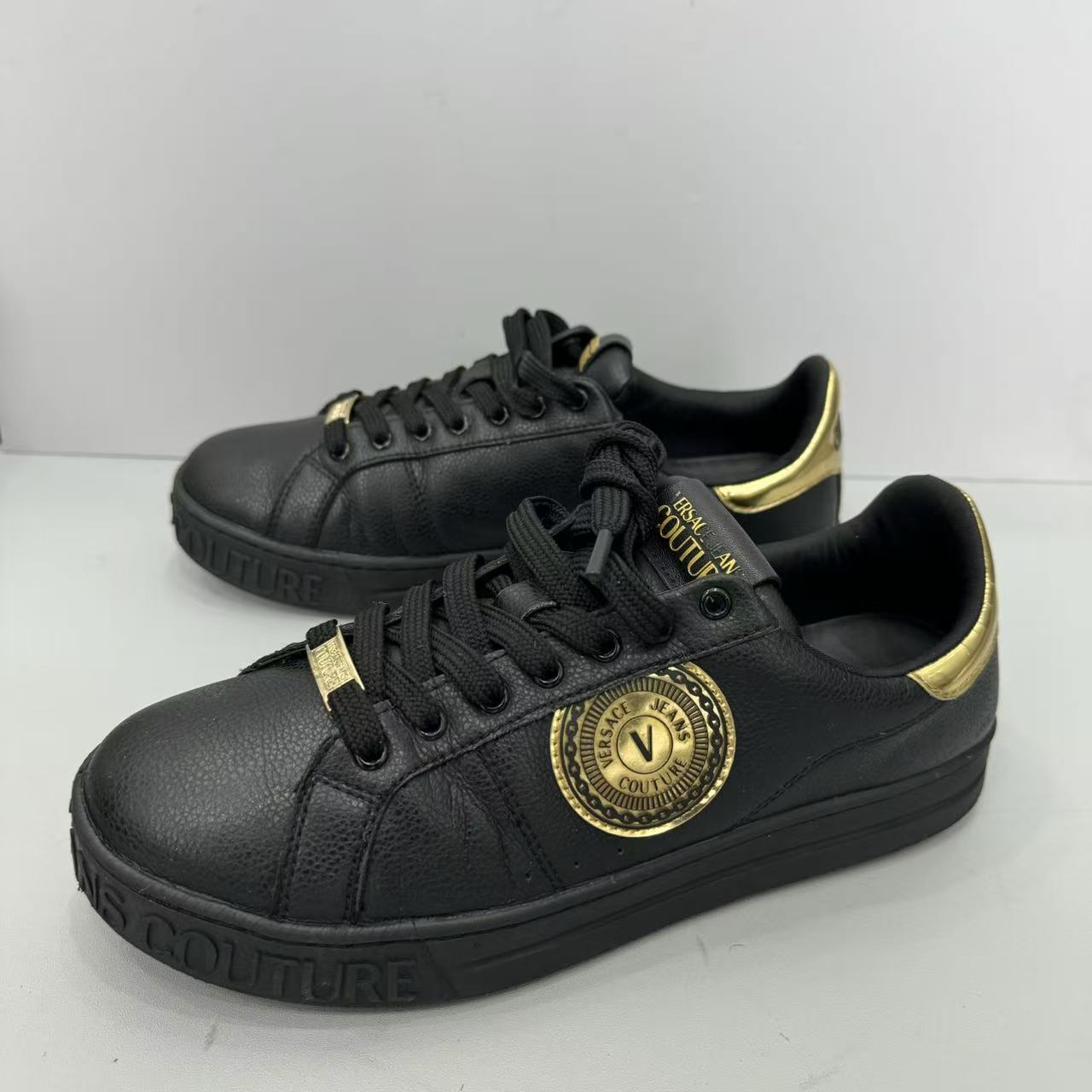 90新 VERSACE/范思哲 42码 低帮 265板鞋