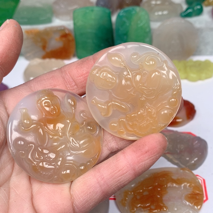 玛瑙/玉髓颈饰未镶嵌优****?