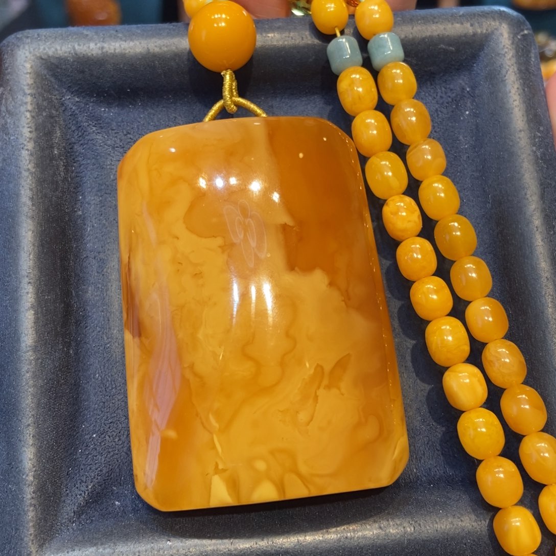 琥珀未镶嵌颈饰蜜蜡