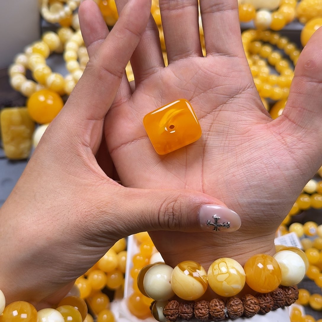 琥珀珠宝奇石未镶嵌