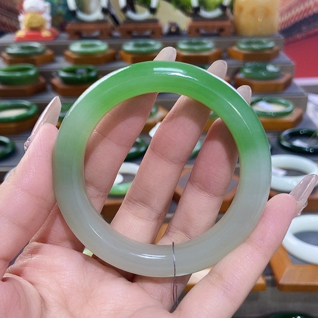 和田玉手镯未镶嵌收藏级翠青手镯