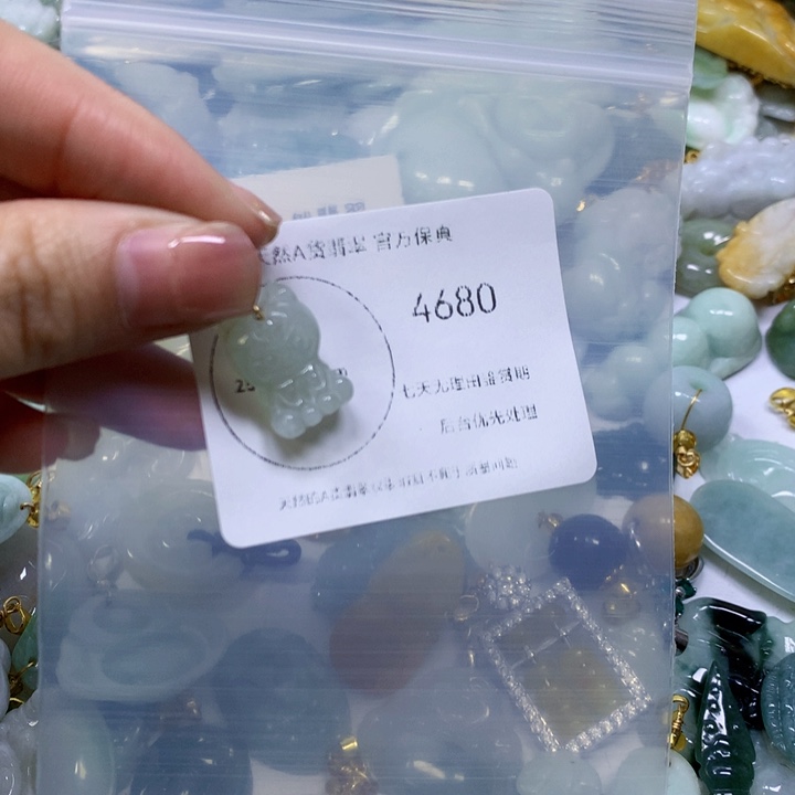 翡翠颈饰未镶嵌翡翠