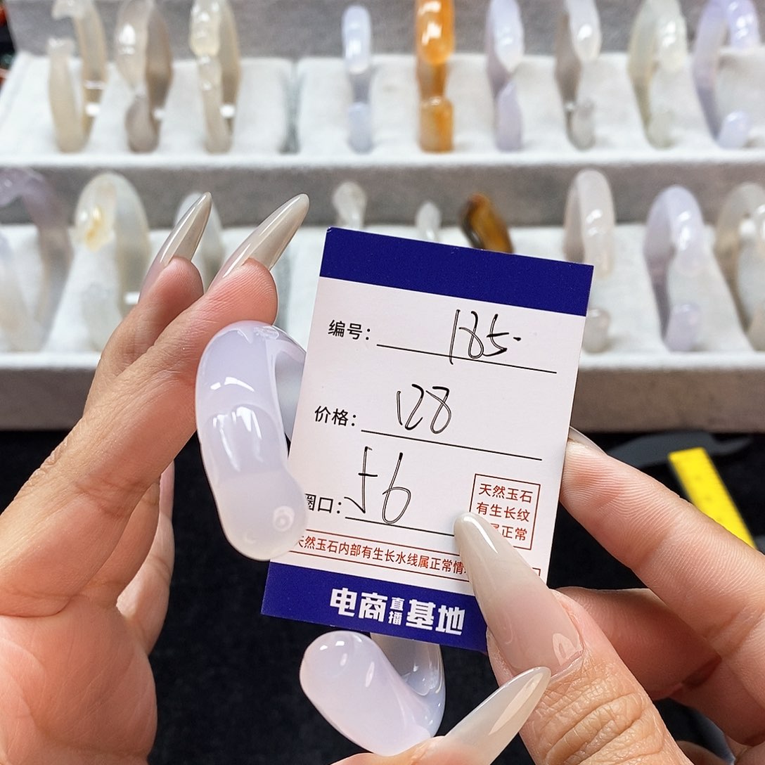 玛瑙/玉髓手镯未镶嵌筱*娜185