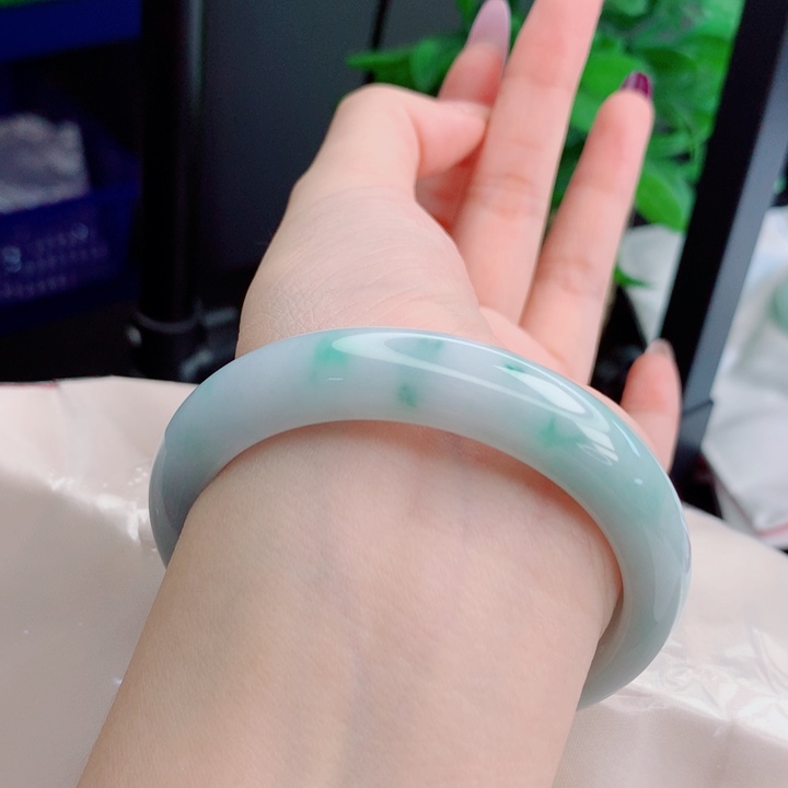 翡翠未镶嵌手镯56圈