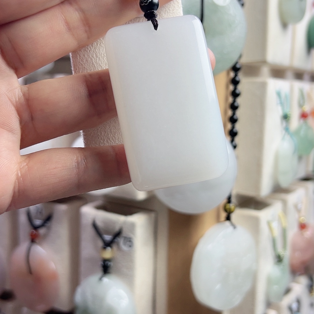 石英质玉未镶嵌颈饰