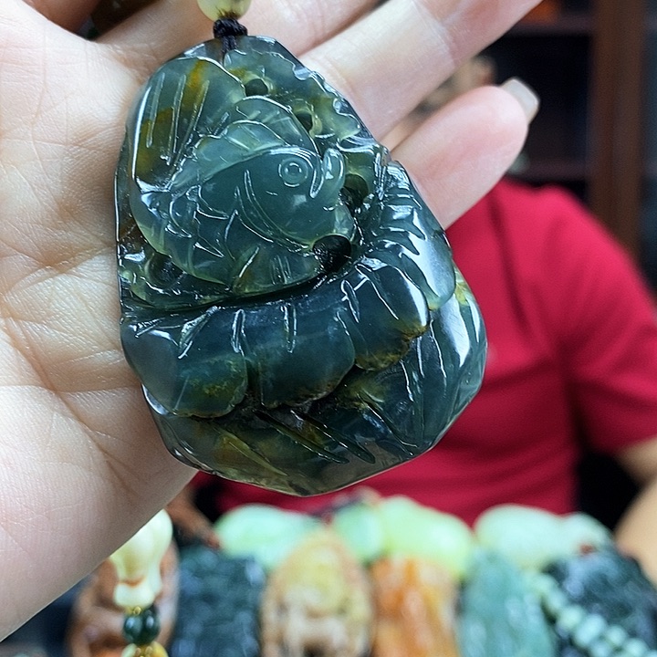 蛇纹石玉吊坠未镶嵌