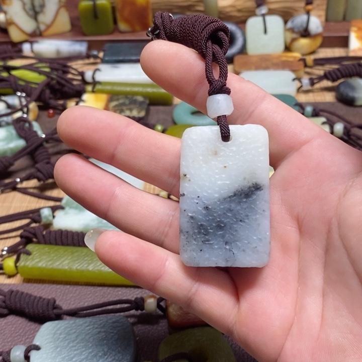 蛇纹石玉挂件未镶嵌飞*