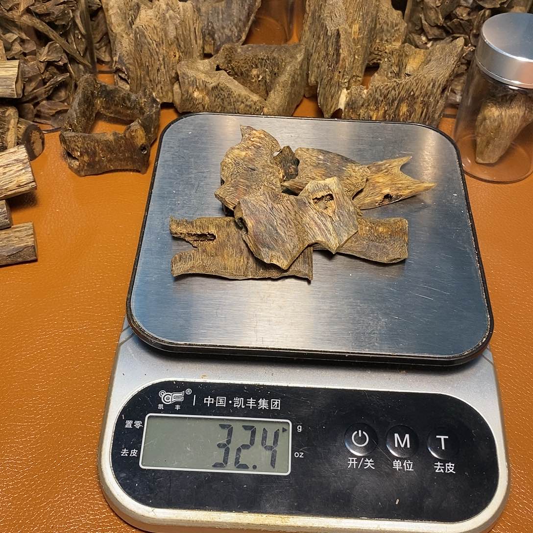 沉香沉香碎屑热**活蓝香块料32克