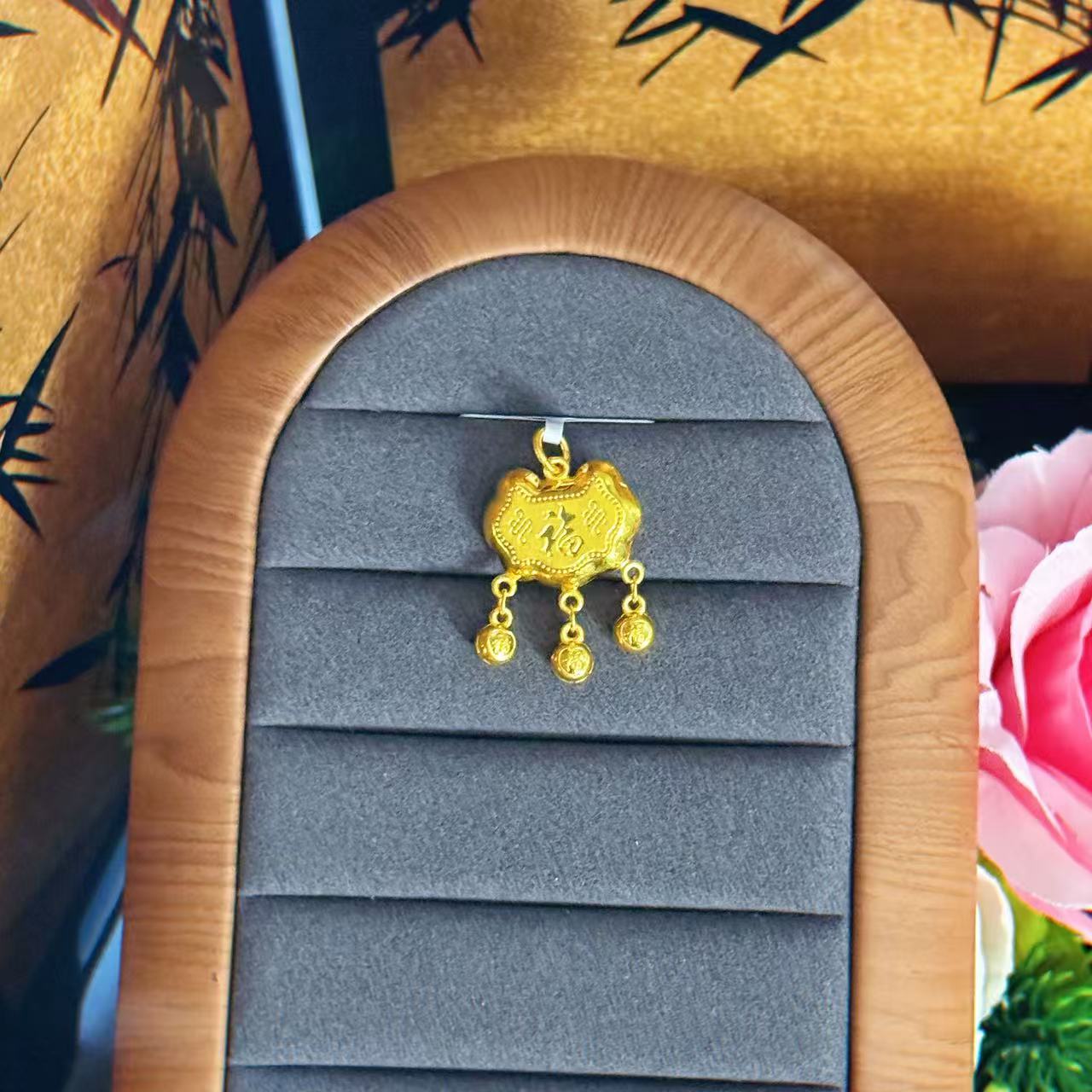 【小鹏黄金】足金999 福字铃铛锁吊坠4.51