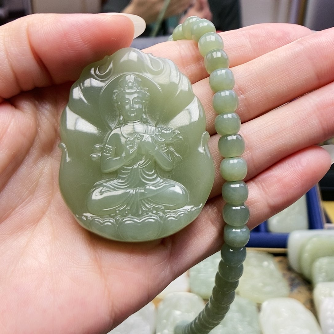 和田玉颈饰未镶嵌木**贝