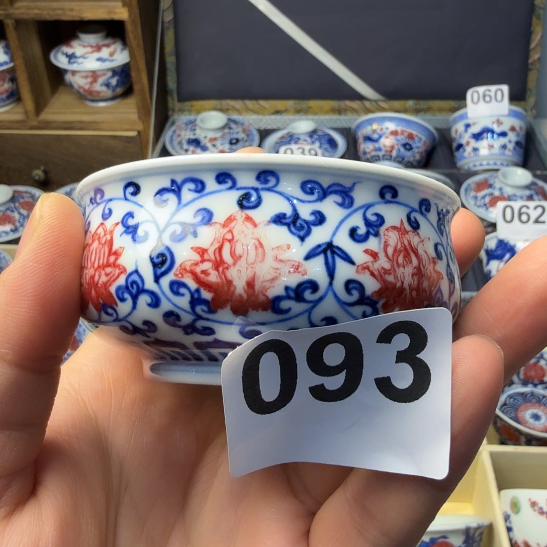 釉里红八花卢氏杯