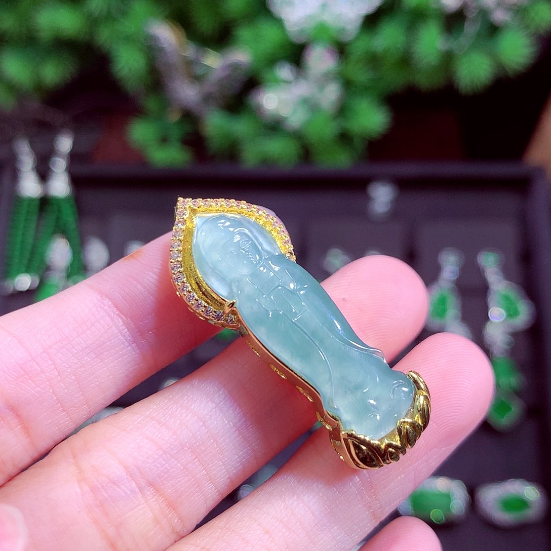 颈饰未镶嵌翡翠天然