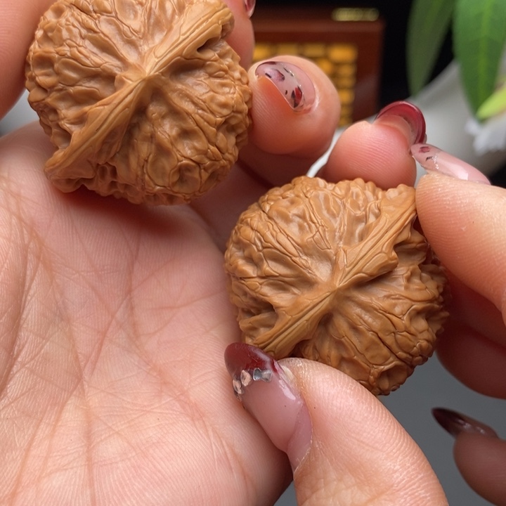 文玩核桃把件宫灯