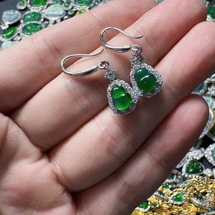 翡翠颈饰未镶嵌天然A货翡翠放漏