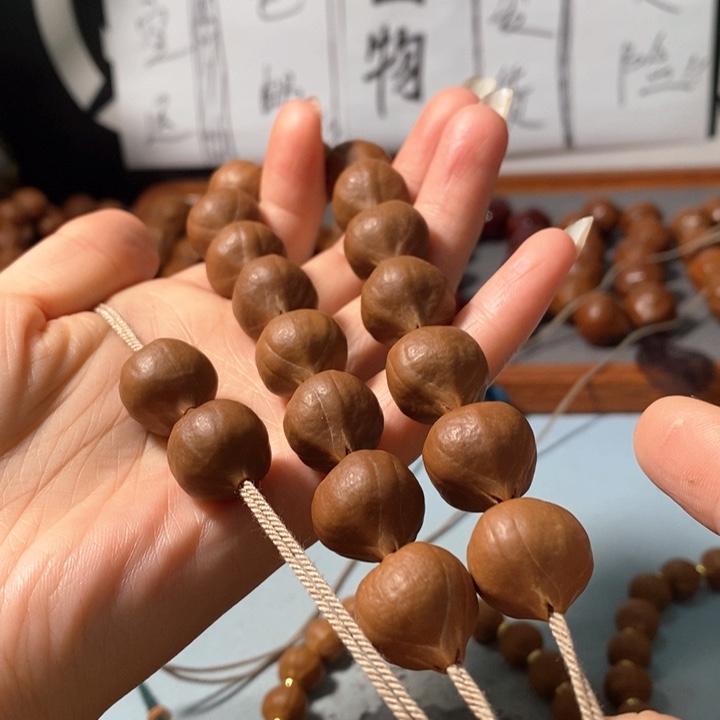 橄榄核手串9171精品蒜头铁核鸡血红16+2颗