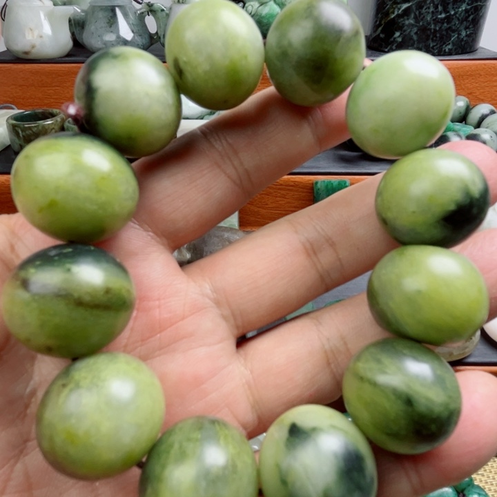 独山玉未镶嵌珠宝半成品