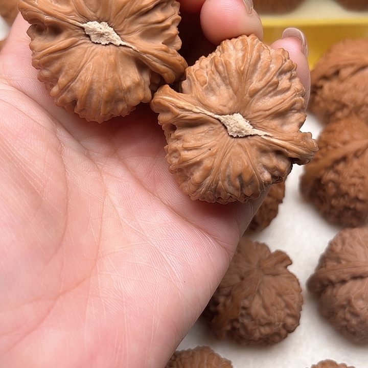 文玩核桃把件最***金白狮子 有修