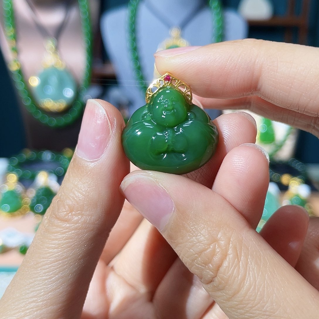 和田玉（碧玉）吊坠18K金镶嵌