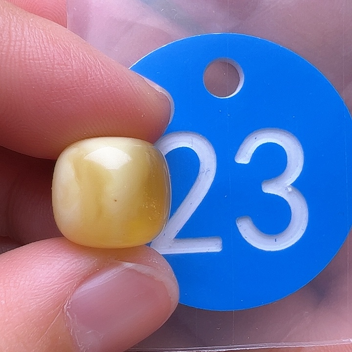 蜜蜡裸石未镶嵌皮点12.5m m