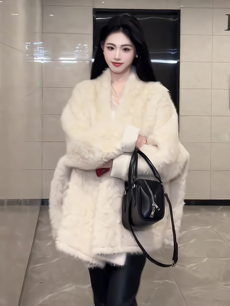 仿水貂毛绒蝙蝠袖皮毛一体外套秋冬季慵懒风披肩环保毛毛外套