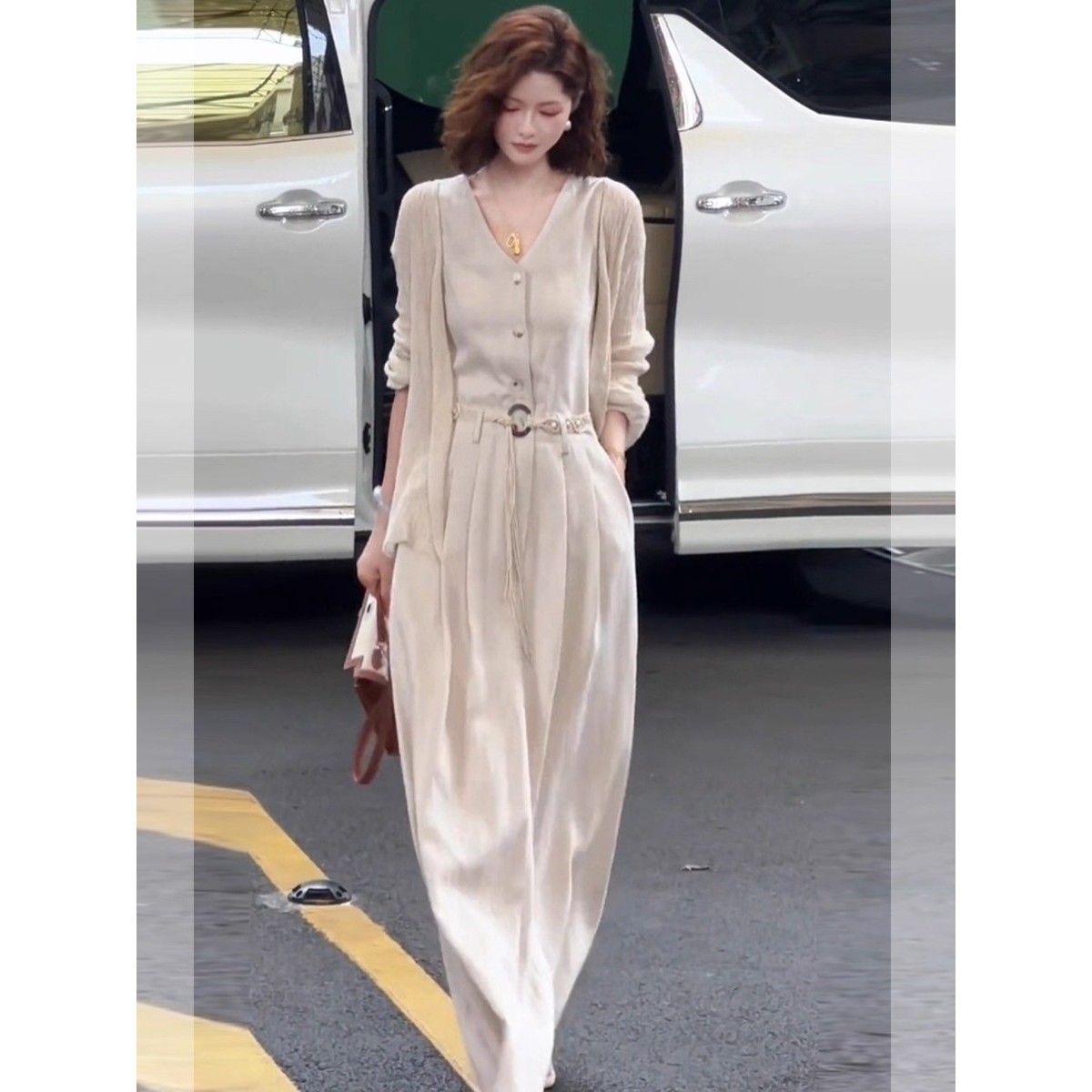 套装两件套高级感轻奢高端名媛女神范精致大方得体杏色连衣裙秋