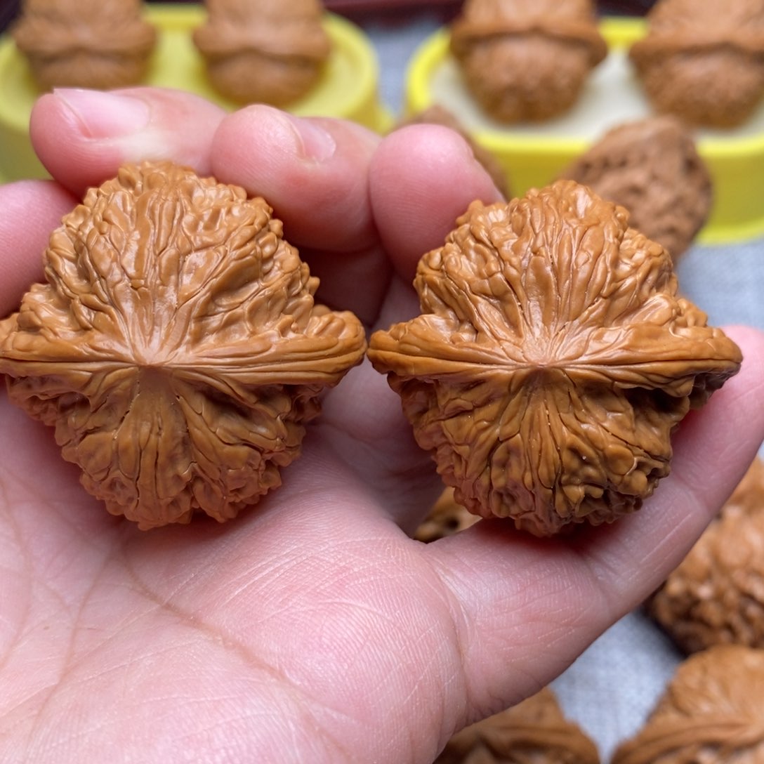 文玩核桃把件40红皮山地磨