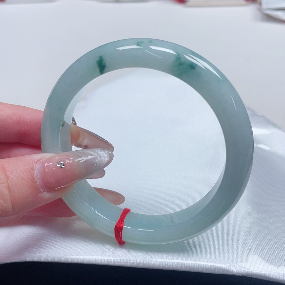 翡翠手镯未镶嵌缅甸