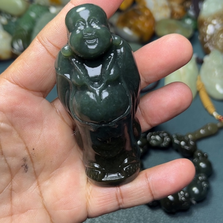 和田玉未镶嵌把件