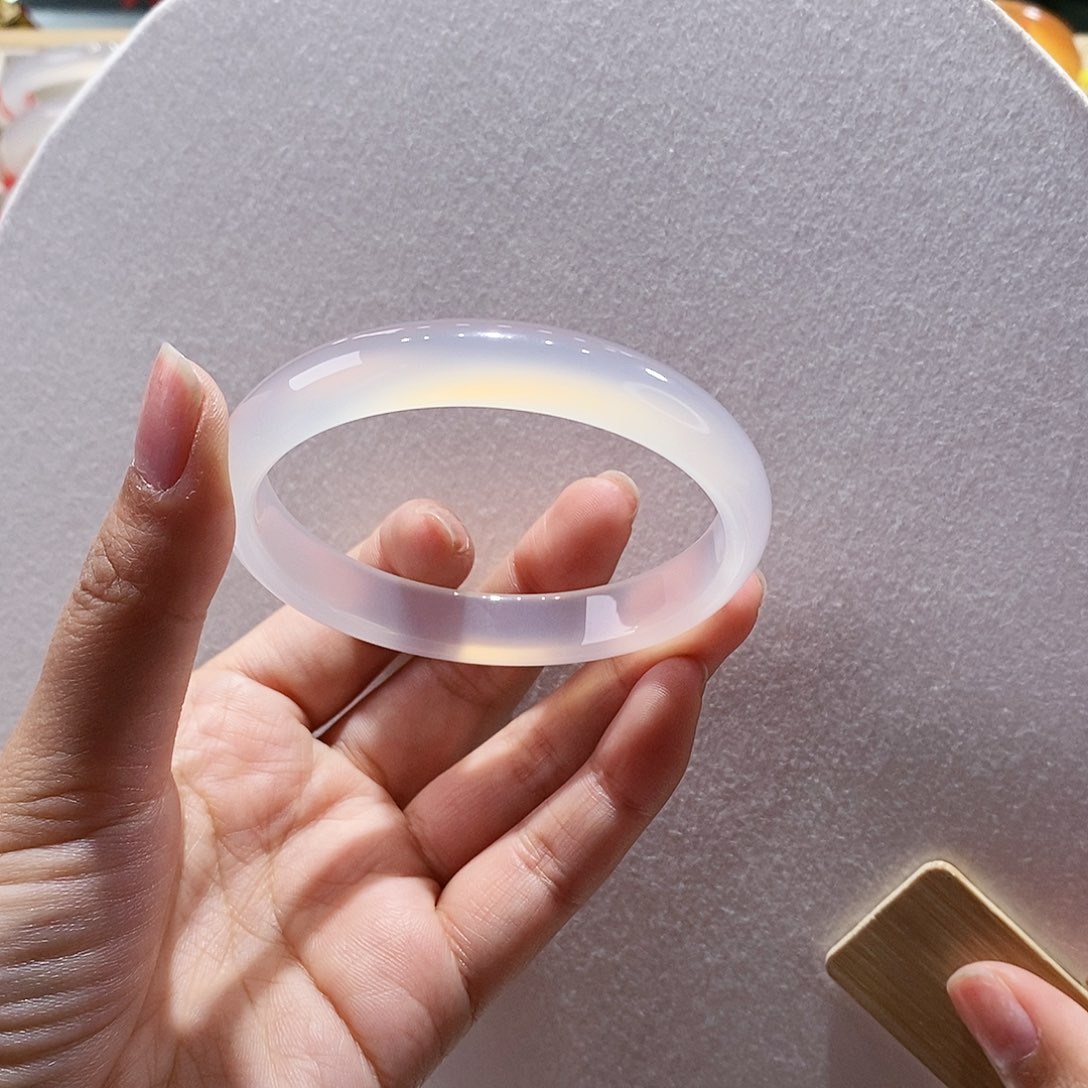 玛瑙/玉髓手镯未镶嵌56.0